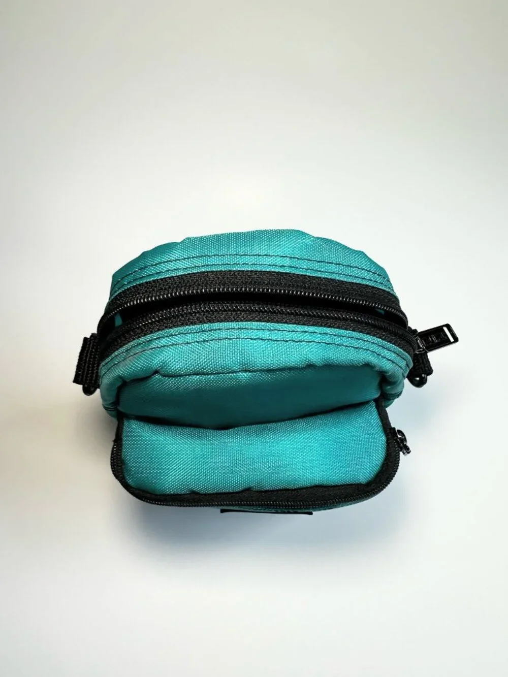 Kalimar Vintage 90s Small Teal Shoulder Nylon Camera Pouch Bag, No Straps